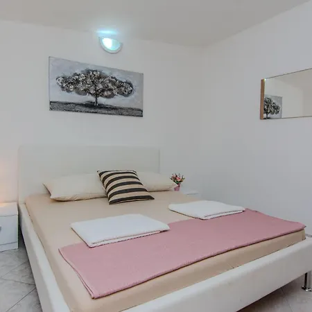 Ecija Apartman