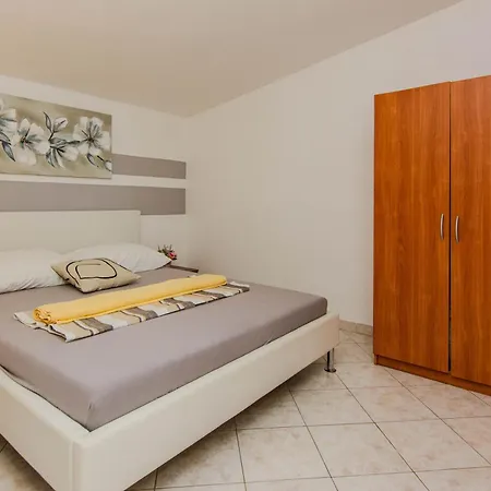 Andrej Apartment Nin