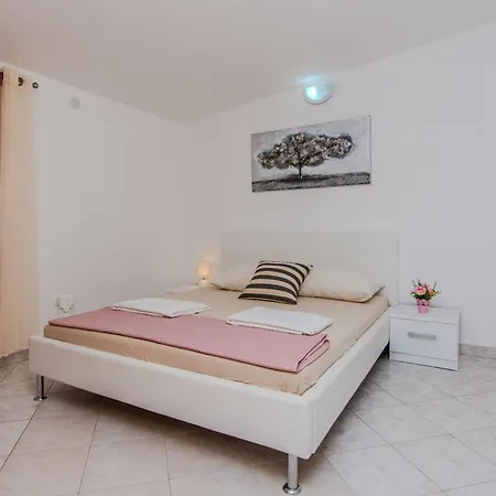 Andrej Apartment Nin
